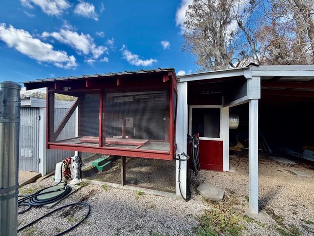 1725 Highway 307, Chackbay, LA 70301