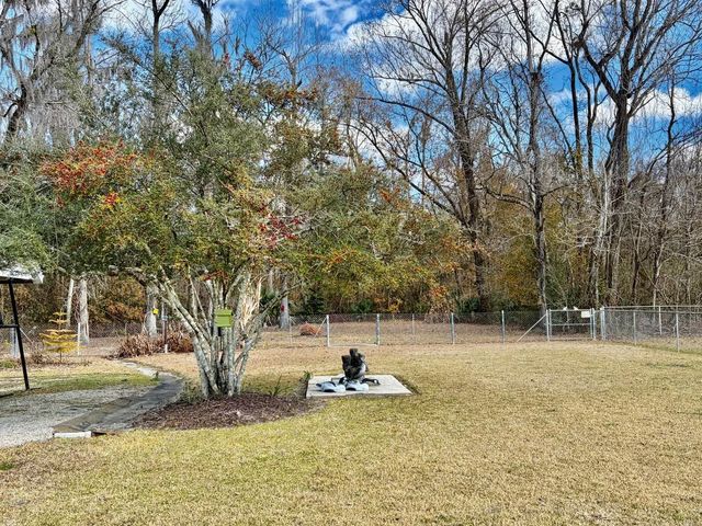 1725 Highway 307, Chackbay, LA 70301