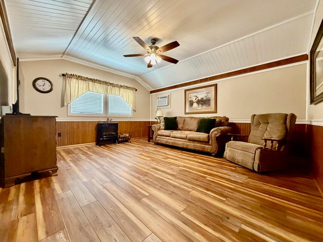 1725 Highway 307, Chackbay, LA 70301