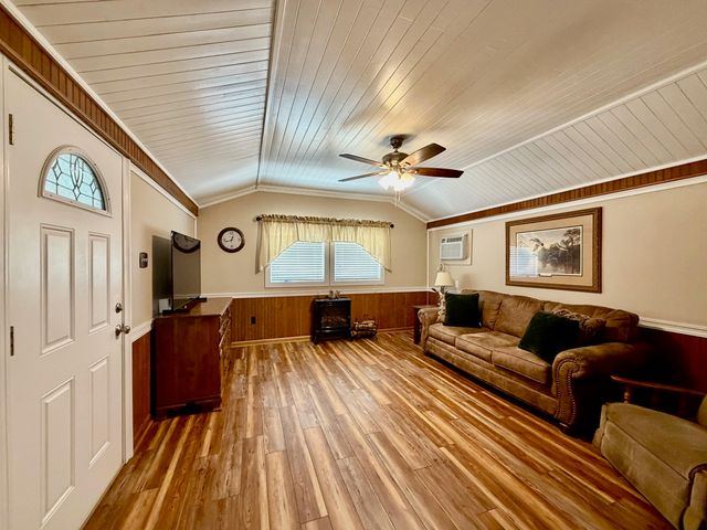 1725 Highway 307, Chackbay, LA 70301