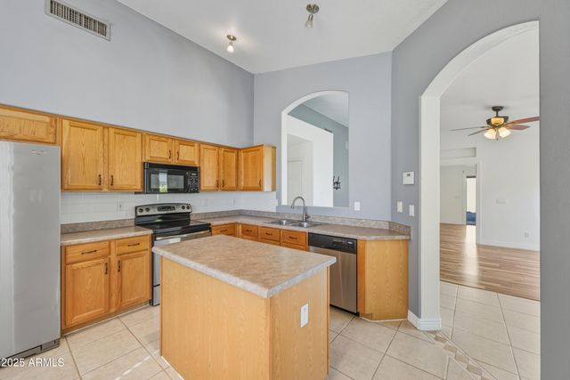 6978 W Kings Avenue, Peoria, AZ 85382