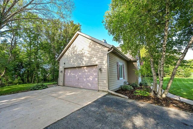 6575 S Carroll CIRCLE, Franklin, WI 53132