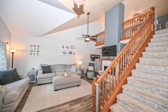 6575 S Carroll CIRCLE, Franklin, WI 53132