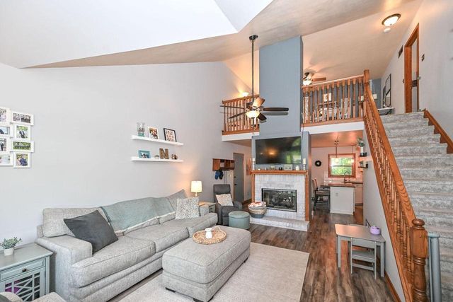 6575 S Carroll CIRCLE, Franklin, WI 53132