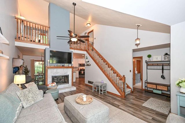 6575 S Carroll CIRCLE, Franklin, WI 53132