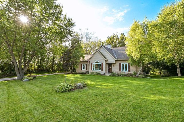 6575 S Carroll CIRCLE, Franklin, WI 53132