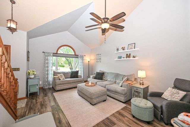 6575 S Carroll CIRCLE, Franklin, WI 53132