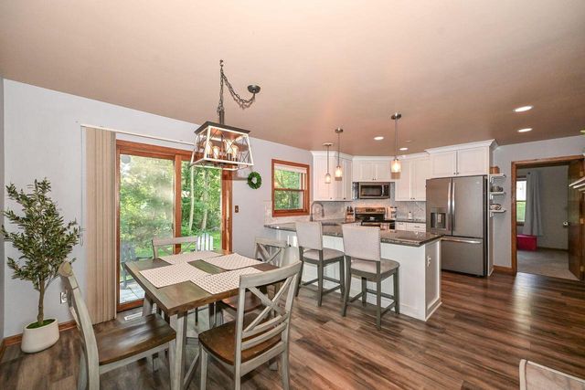 6575 S Carroll CIRCLE, Franklin, WI 53132