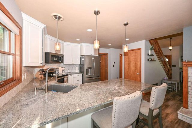 6575 S Carroll CIRCLE, Franklin, WI 53132