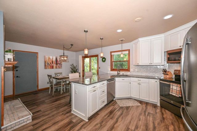 6575 S Carroll CIRCLE, Franklin, WI 53132