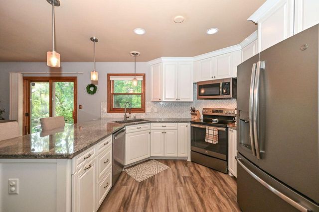 6575 S Carroll CIRCLE, Franklin, WI 53132