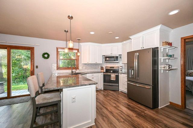 6575 S Carroll CIRCLE, Franklin, WI 53132