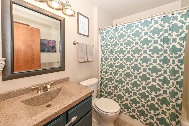 6575 S Carroll CIRCLE, Franklin, WI 53132