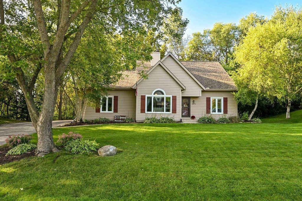 6575 S Carroll CIRCLE, Franklin, WI 53132