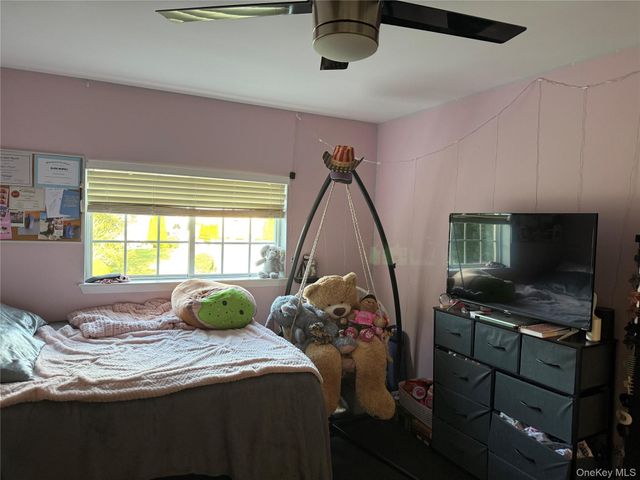 104 Owls Nest Court, Manorville, NY 11949
