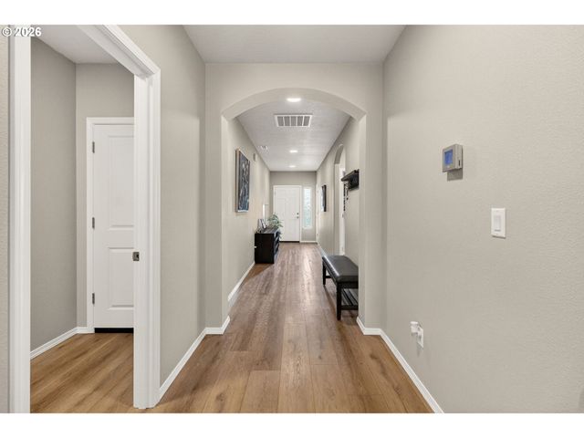 5088 HOLLY St, Springfield, OR 97478