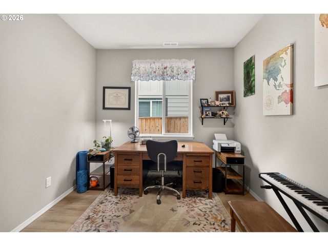 5088 HOLLY St, Springfield, OR 97478