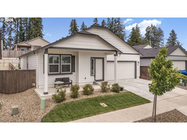 5088 HOLLY St, Springfield, OR 97478