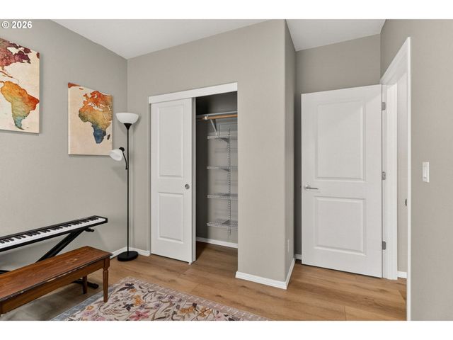 5088 HOLLY St, Springfield, OR 97478
