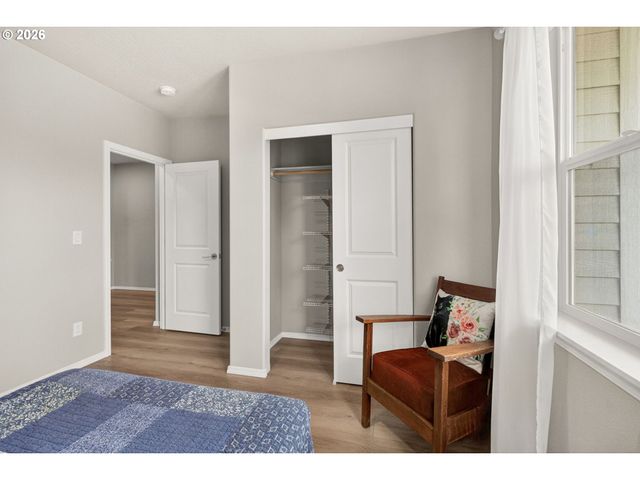 5088 HOLLY St, Springfield, OR 97478