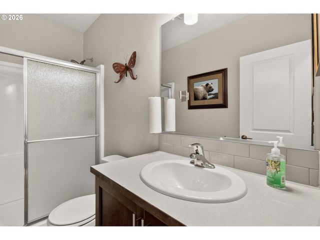 5088 HOLLY St, Springfield, OR 97478