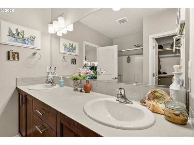 5088 HOLLY St, Springfield, OR 97478