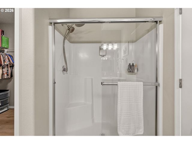 5088 HOLLY St, Springfield, OR 97478