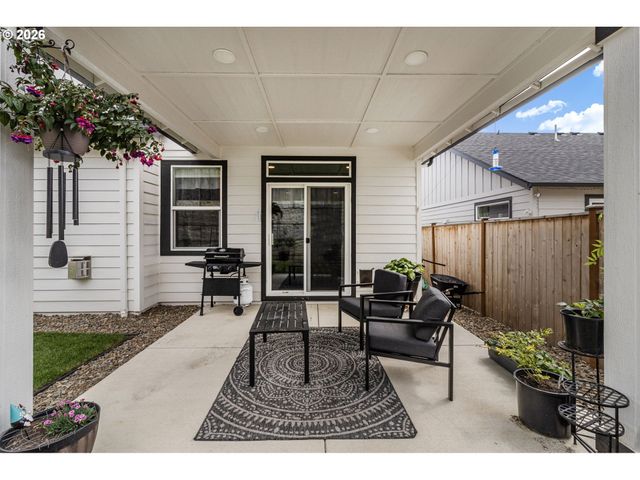 5088 HOLLY St, Springfield, OR 97478