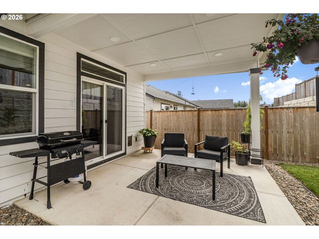 5088 HOLLY St, Springfield, OR 97478