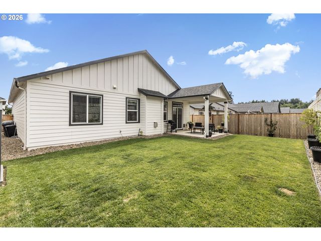 5088 HOLLY St, Springfield, OR 97478