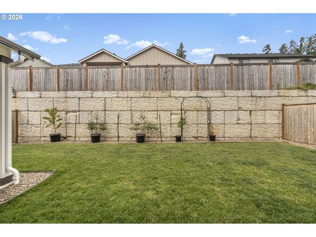 5088 HOLLY St, Springfield, OR 97478