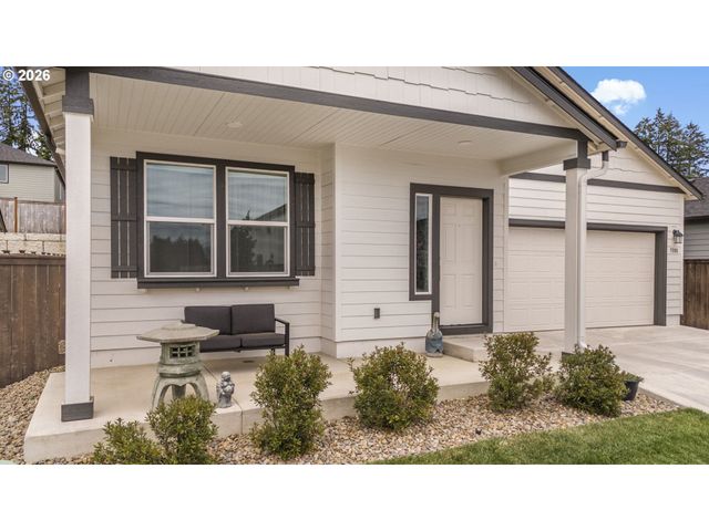 5088 HOLLY St, Springfield, OR 97478