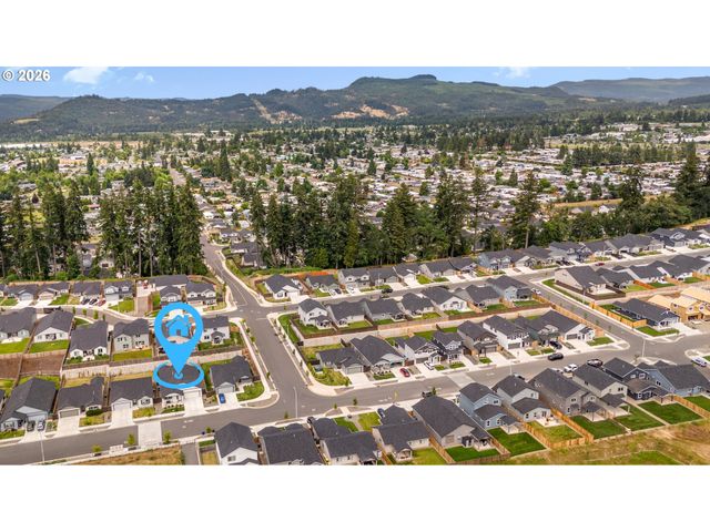 5088 HOLLY St, Springfield, OR 97478