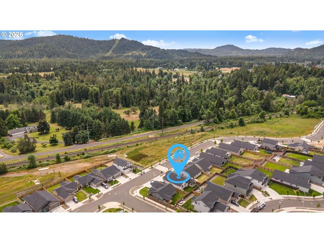 5088 HOLLY St, Springfield, OR 97478