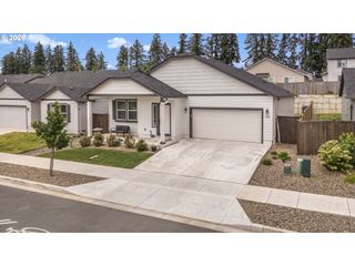 5088 HOLLY St, Springfield, OR 97478
