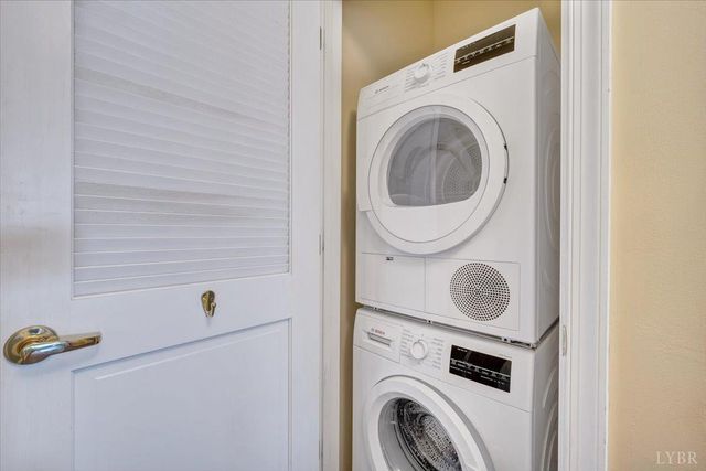 1273 Graves Harbor Trail 324, Huddleston, VA 24104