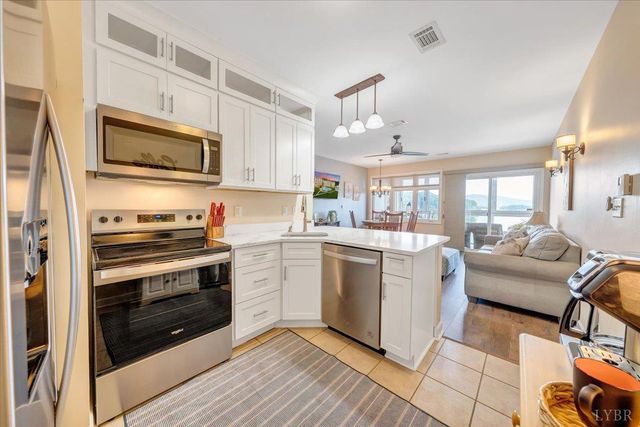 1273 Graves Harbor Trail 324, Huddleston, VA 24104