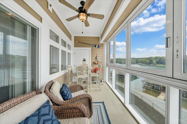 1273 Graves Harbor Trail 324, Huddleston, VA 24104