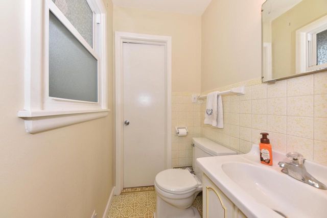 W150N8342 Saxony DRIVE, Menomonee Falls, WI 53051