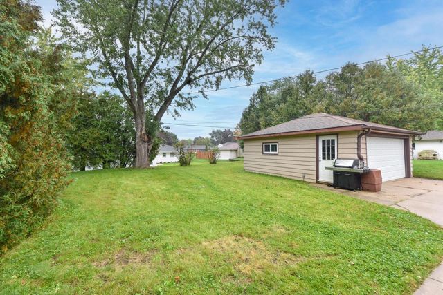 W150N8342 Saxony DRIVE, Menomonee Falls, WI 53051