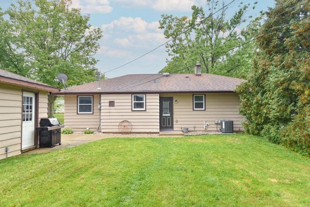 W150N8342 Saxony DRIVE, Menomonee Falls, WI 53051