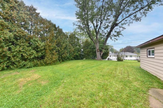 W150N8342 Saxony DRIVE, Menomonee Falls, WI 53051