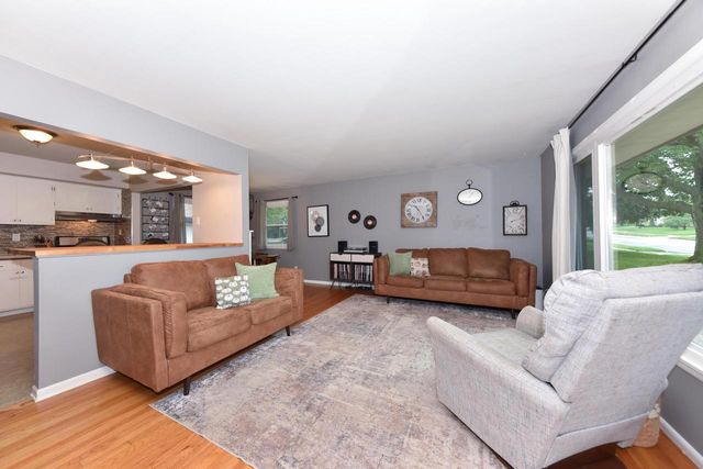 W150N8342 Saxony DRIVE, Menomonee Falls, WI 53051