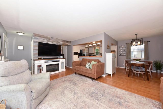 W150N8342 Saxony DRIVE, Menomonee Falls, WI 53051