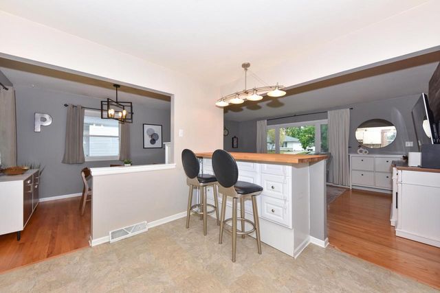 W150N8342 Saxony DRIVE, Menomonee Falls, WI 53051