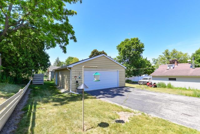 449 James STREET, Burlington, WI 53105
