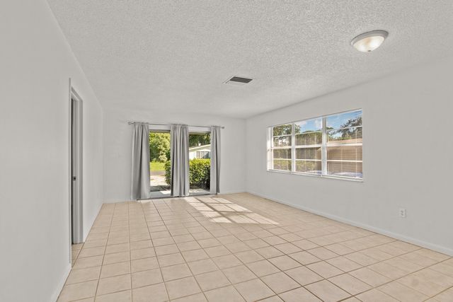 1546 43rd Avenue, Vero Beach, FL 32960