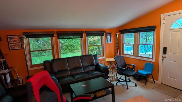 7 Oaktree Lane, Huntington Station, NY 11746