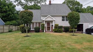 7 Oaktree Lane, Huntington Station, NY 11746