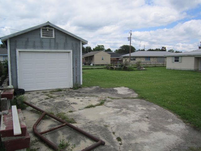 105 E 13th St, Larose, LA 70373